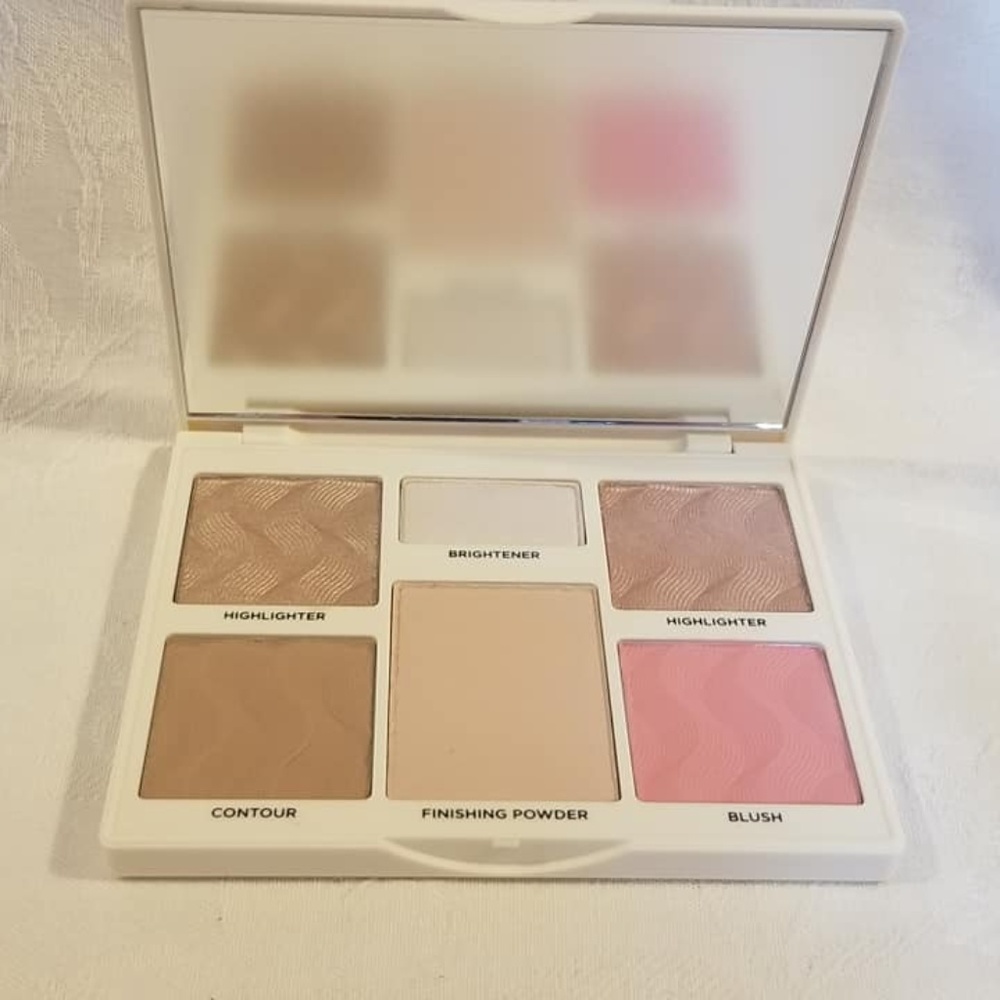 CoverFX Face Palette in Light/Medium